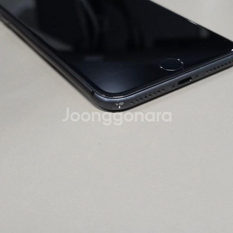 아이폰 8플러스 블랙 64기가 미파손 기능정상 상태좋은폰 14만에판매합니다--5